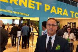 Prefeito Gilmar Teodoro assina convênio do programa Internet para Todos
