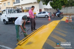 Secretaria de Obras realiza melhorias na sinalização de trânsito